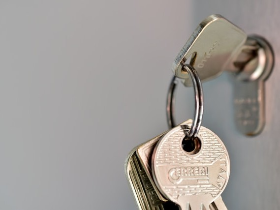 Schlüssel im Wohnungsschloss – Schlüsseldienst Essen